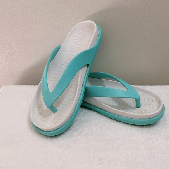 Native Shoes Teal and white flip flops - Picture 2 of 6